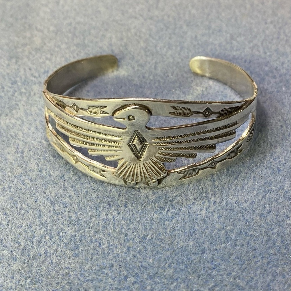 Native American design silver Thunderbird bangle - Picture 3 of 9